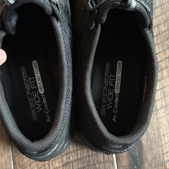 SKECHERS Air-Cooled women’s Memory Foam size 9.5 Wide Fit - Picture 8 of 9